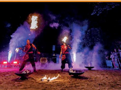 Omstreeks 22:15 uur VUURSHOW