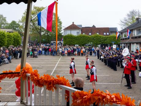 Een geslaagde zonovergoten Koningsdag in Wijhe.