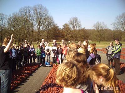 6 april 2010: De groepen 7/8 bezoeken Kamp Westerbork